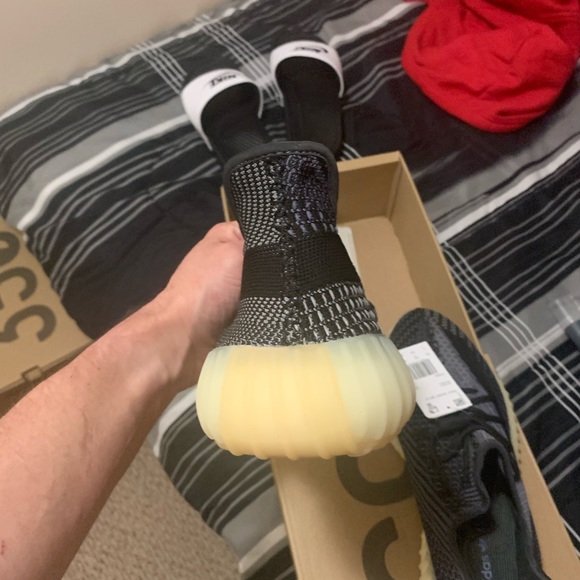 Yeezy 350 V2 Boost Carbon FZ5000 - Picture 4 of 5